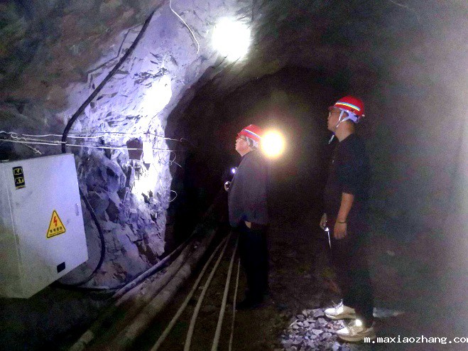 20250410/67f78c73456e1.jpg 陕西地矿六队督导组深入潼关矿区督导复工复产工作a.jpg